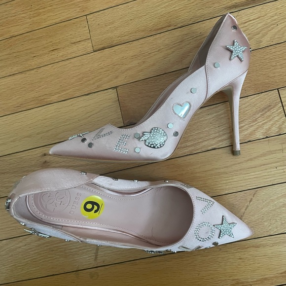 Guess LOVE Pumps - Picture 1 of 2